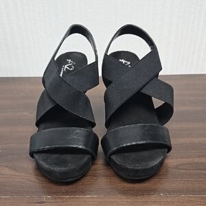 A2 by Aerosoles Size 6.5 Black Strappy Wedge Sandals